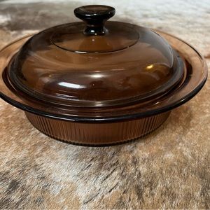 Vintage Vision Corning USA Round Casserole 1.5L Amber Ribbed side With lid